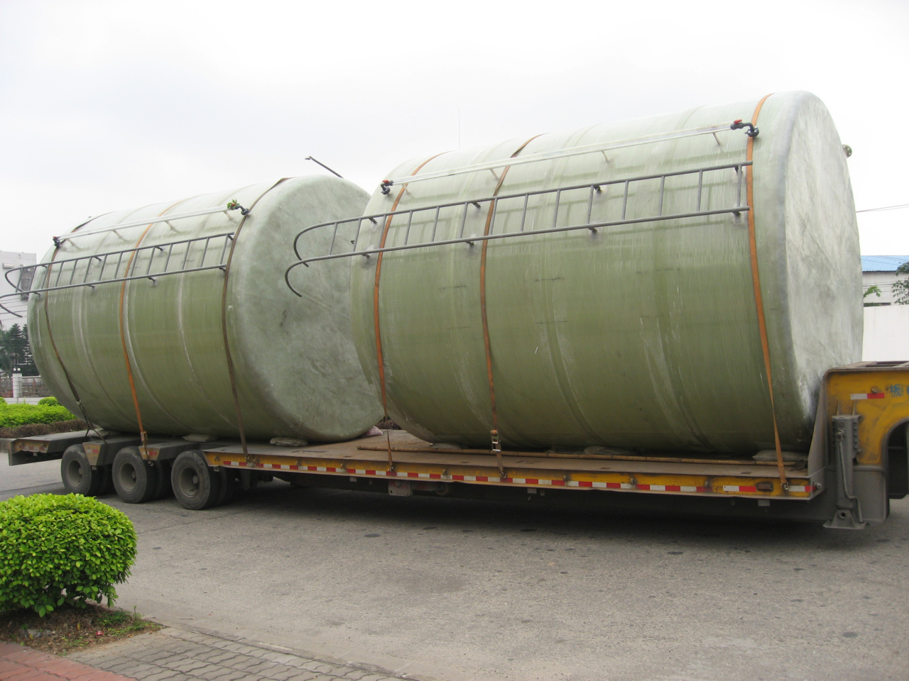 黑龍江玻璃鋼儲罐 大容積、長壽命、可替代PE儲罐的優選方案